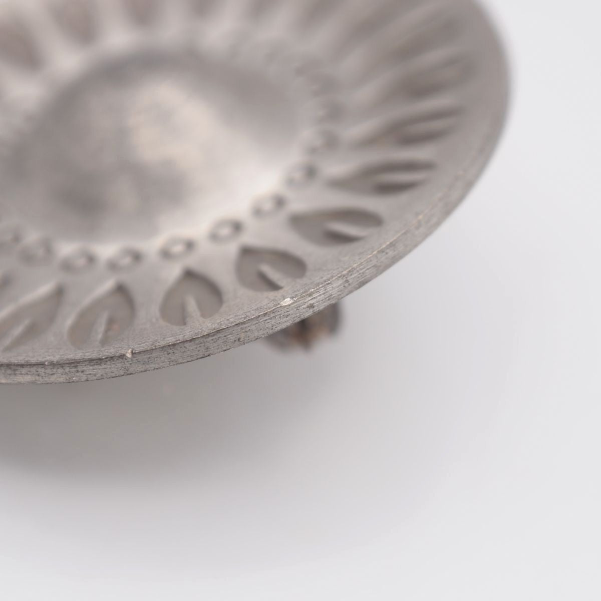 JORGEN JENSEN Pewter Brooch Round Leaf Design Silver Color Denmark 39.5mm Pin