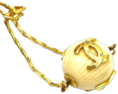 CHANEL CC Logo Ball Pendant Necklace Gold Tone Cream Resin Vintage Authentic
