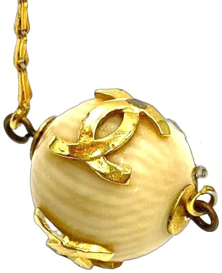 CHANEL CC Logo Ball Pendant Necklace Gold Tone Cream Resin Vintage Authentic