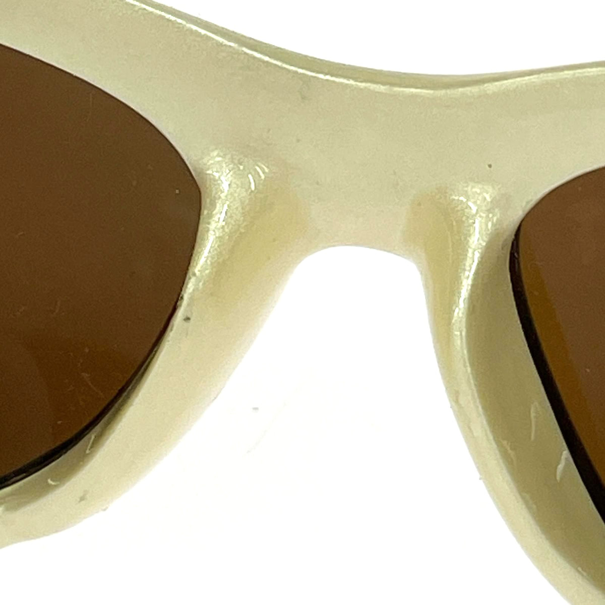 Arnette Catfish Sunglasses Cream Frame Gray Lens Plastic Wraparound Vintage