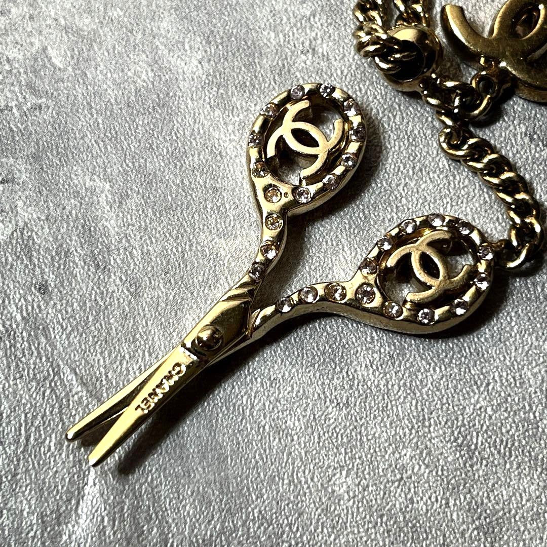 CHANEL CC Logo Scissor Charm Bracelet Gold Tone Vintage 2002 Spring 18cm Used