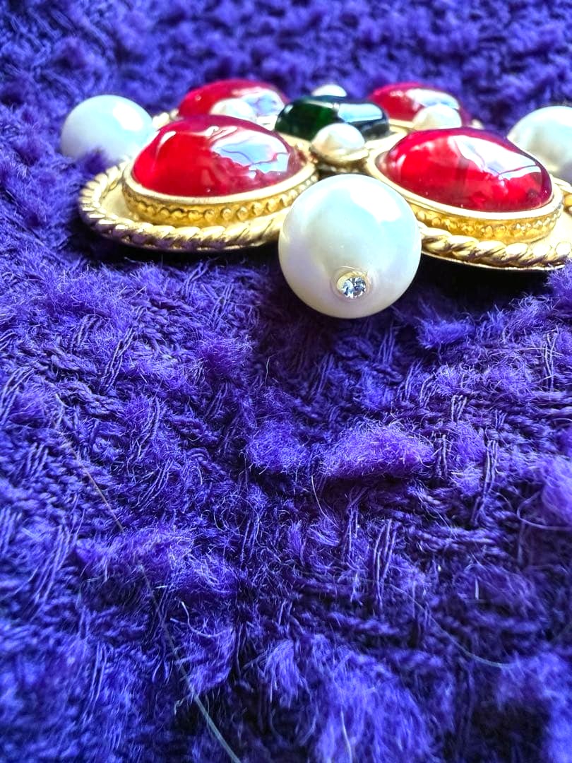 CHANEL Vintage Brooch Gripoix Red Green Glass Pearl Gold HW Made in France Used