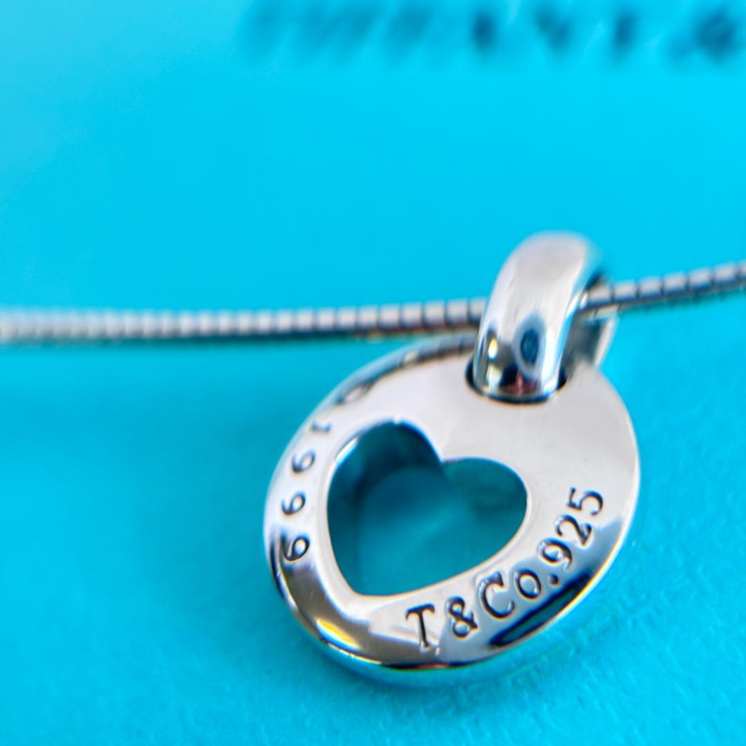 Excellent Tiffany & Co Silver 925 Cutout Heart Round Necklace Snake Chain 39cm