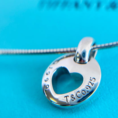 Excellent Tiffany & Co Silver 925 Cutout Heart Round Necklace Snake Chain 39cm