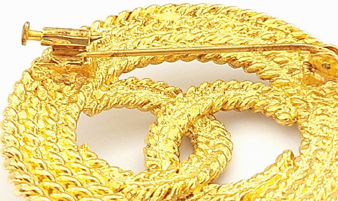 CHANEL CC Logo Circle Brooch Gold-Tone Chain Rope Pin Vintage 1993 48mm Auth
