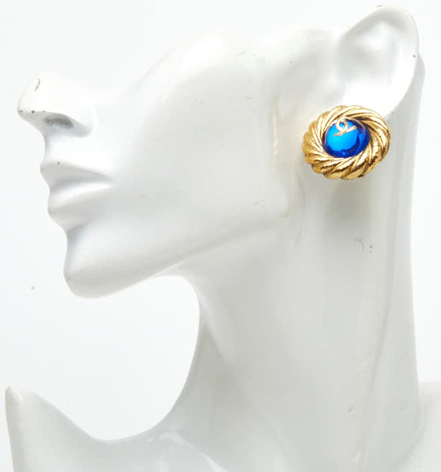 CHANEL CC Logo Gripoix Vintage Round Clip Earrings Gold Blue Glass France