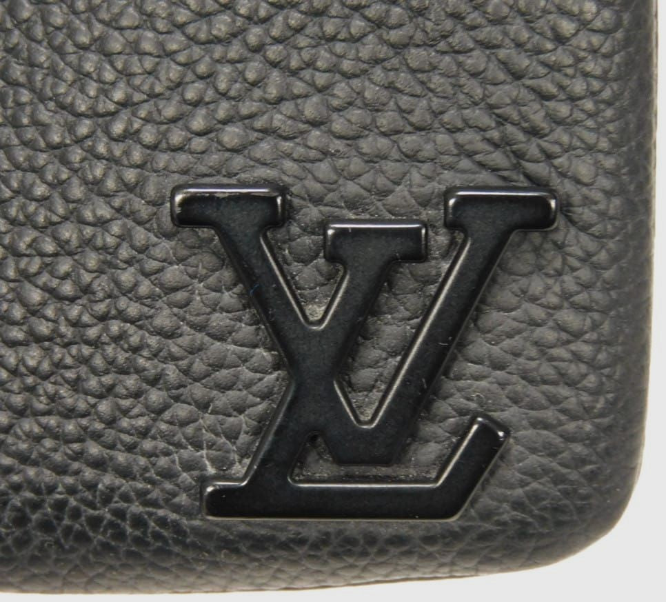 Louis Vuitton Aerogram Pochette Cle Key Coin Case M81031 Black Taurillon Noir