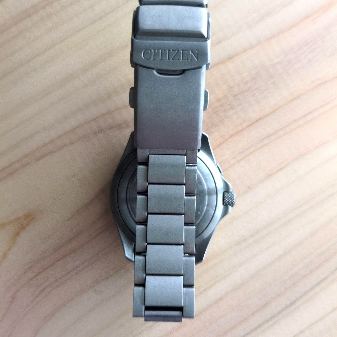 CITIZEN Eco-Drive Titanium Radio Controlled Solar Watch Day-Date Black Dial Used