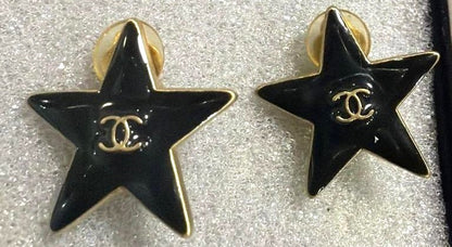 CHANEL CC Logo Star Motif Black Enamel Gold Tone Clip-On Earrings Authentic Used