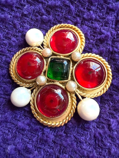CHANEL Vintage Brooch Gripoix Red Green Glass Pearl Gold HW Made in France Used