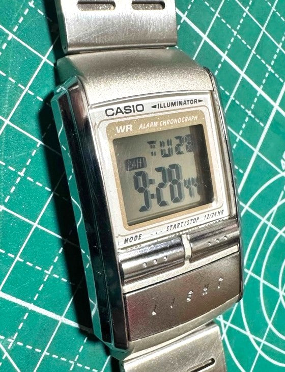 Casio LA-200 Women Digital Watch Alarm Chronograph Silver Steel Malaysia Used
