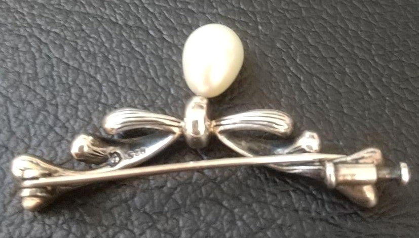 Philippe Charriol Silver Tone Wire Bow Brooch Pin with Cream Pearl Drop Elegant