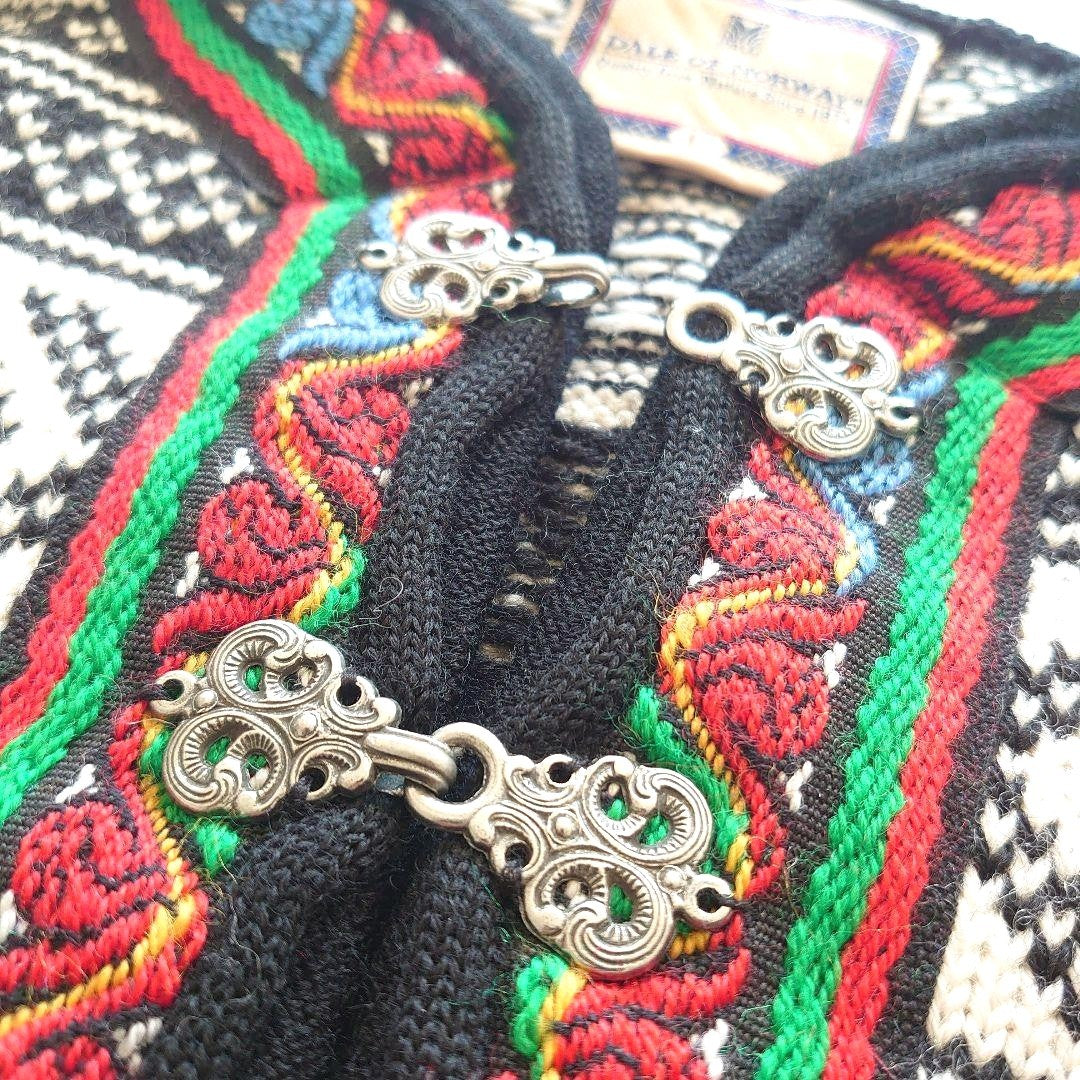 DALE OF NORWAY Nordic Sweater Men's Wool Knit Pullover Black White L Metal Clasp