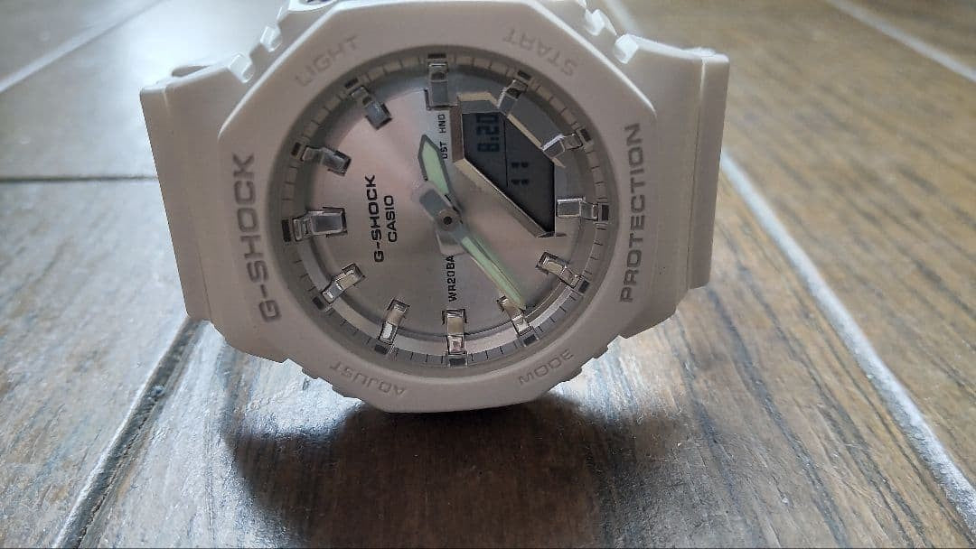 CASIO G-SHOCK GMA-P2100VA-7AJF Quarz Analog Digital Watch White Resin Mid Size