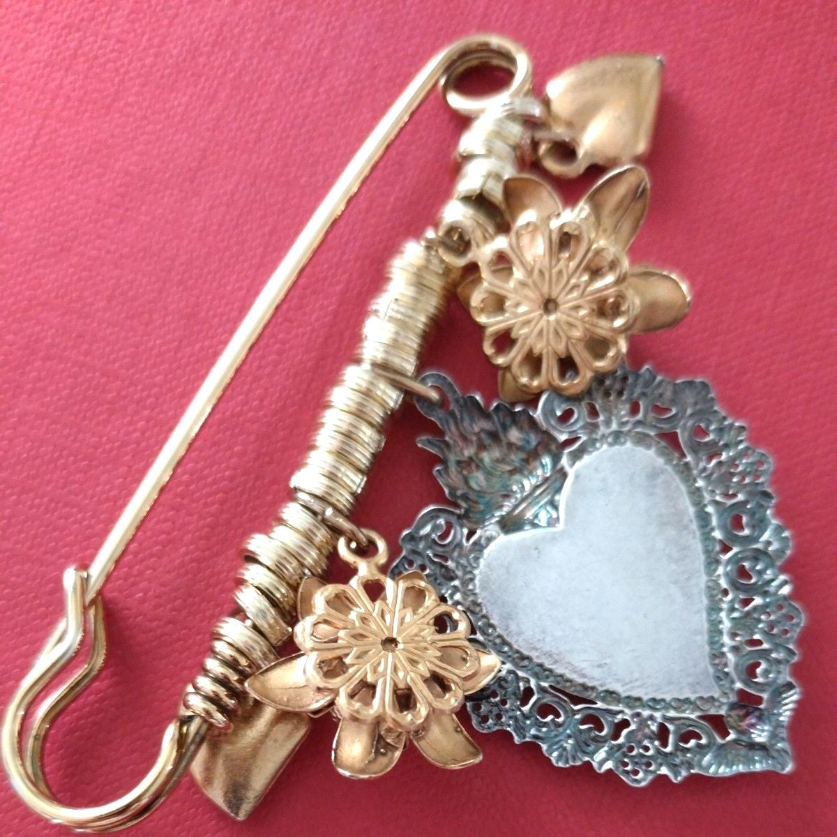 DOLCE&GABBANA Sacred Heart Charm Brooch Gold Silver Tone Flower Pin Italy 7.5cm