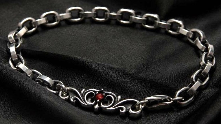 DEAL DESIGN 925 Sterling Silver Chain Bracelet Red Stone Scrollwork Used Japan