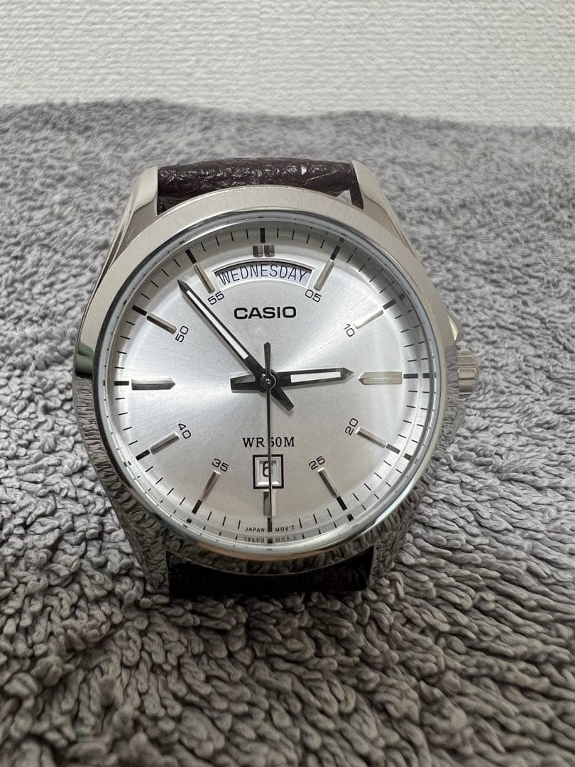 CASIO MTP-1370 Quartz Mens Watch Silver Dial Day Date Leather Band Unused