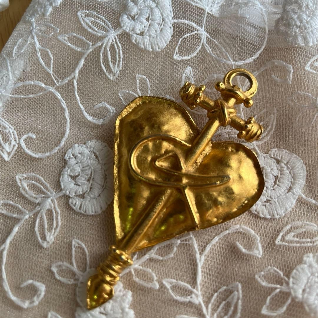 Christian Lacroix Gold Brooch Pendant Top Designer Fashion Jewelry Accessory