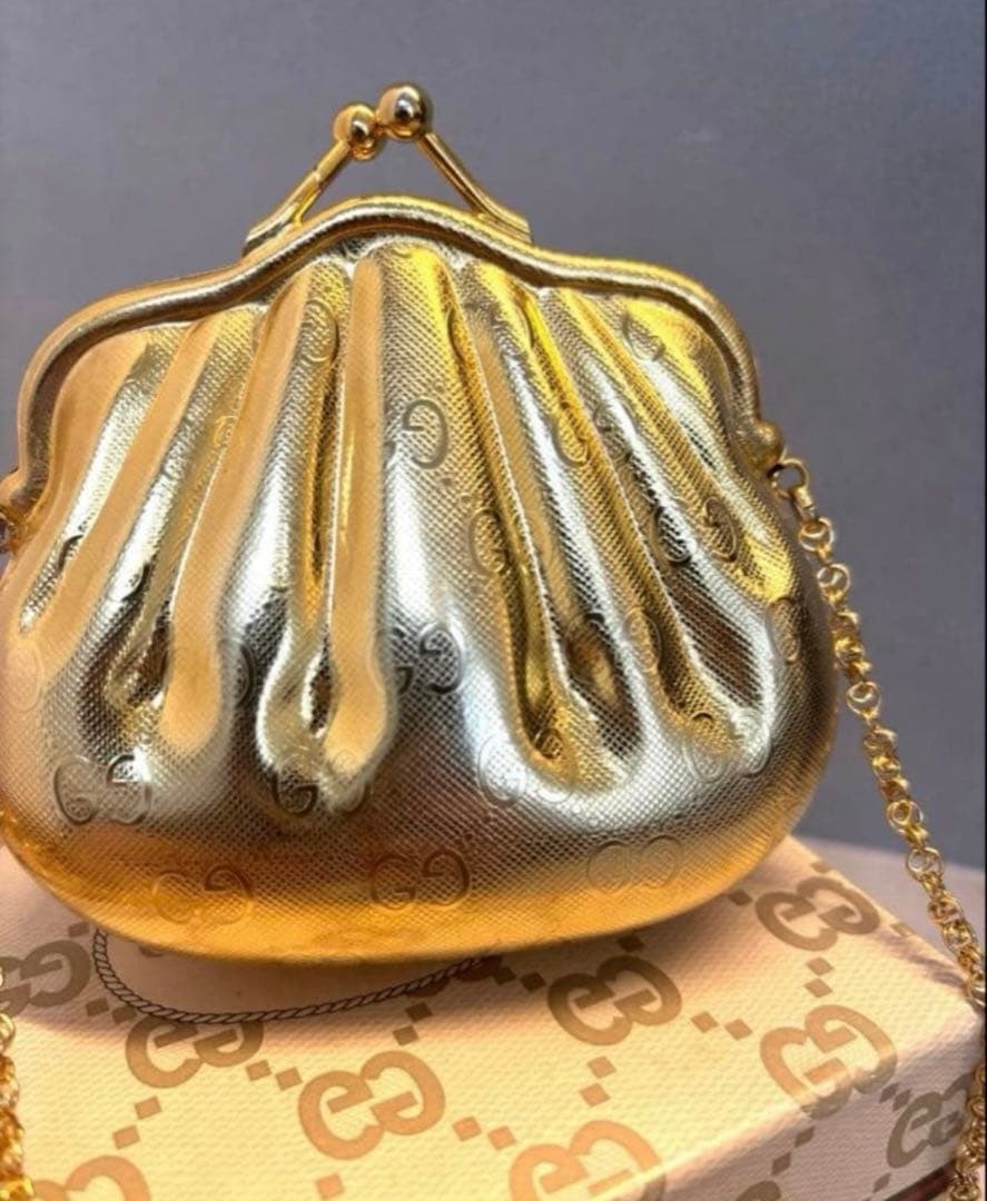 Gucci Auth Vintage GG Monogram Gold Shell Mini Minaudiere Bag 10x8 cm 3.9x3.1"