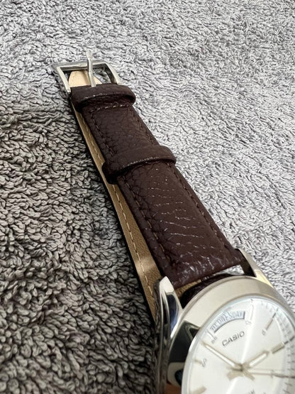 CASIO MTP-1370 Quartz Mens Watch Silver Dial Day Date Leather Band Unused