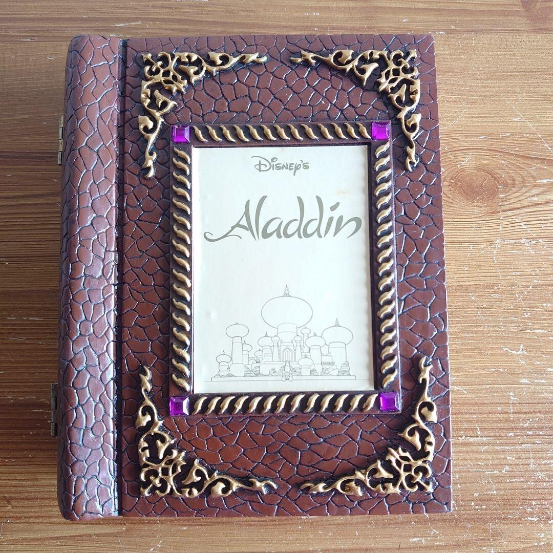 Rare Disney Aladdin Analog Watch Limited To 2500 Pieces 1997 from Japan