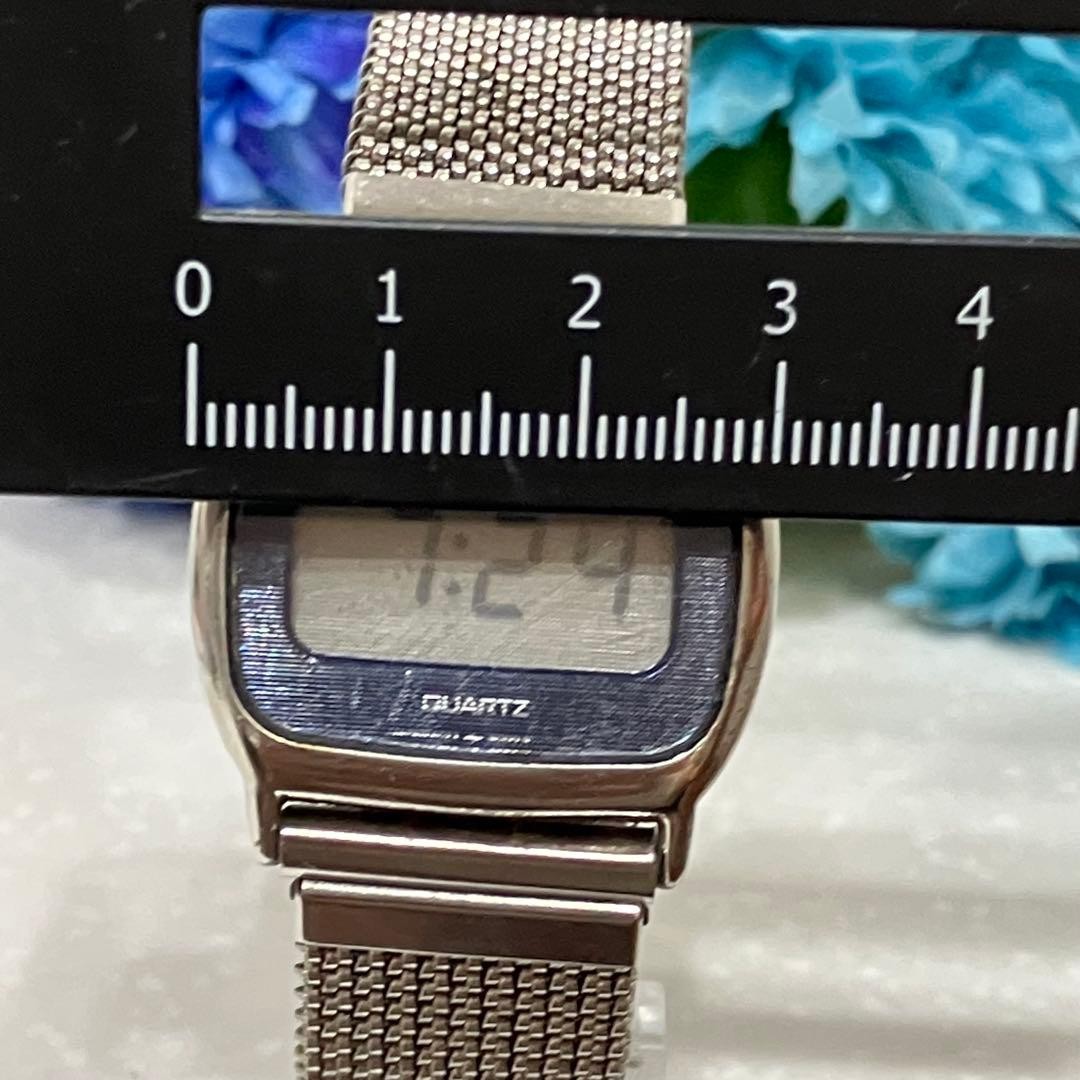 SEIKO F023-5000 Digital Quartz Watch Square Case Mesh Bracelet Silver Vintage