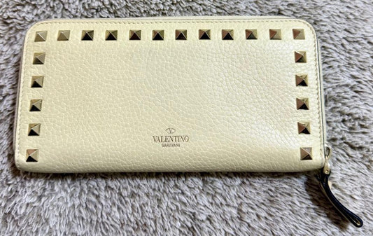 Valentino Garavani Auth Rockstud Long Wallet Off White Leather Gold Studs Used