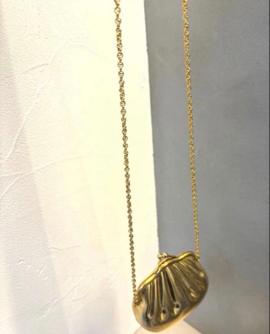 Gucci Auth Vintage GG Monogram Gold Shell Mini Minaudiere Bag 10x8 cm 3.9x3.1"