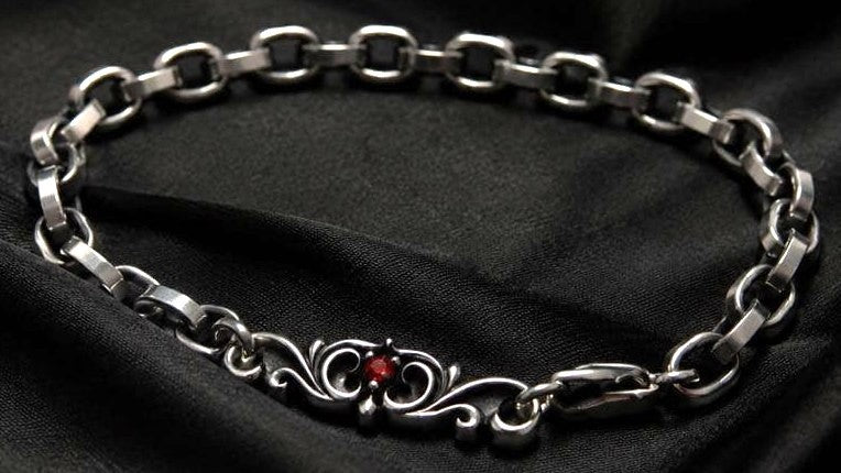 DEAL DESIGN 925 Sterling Silver Chain Bracelet Red Stone Scrollwork Used Japan
