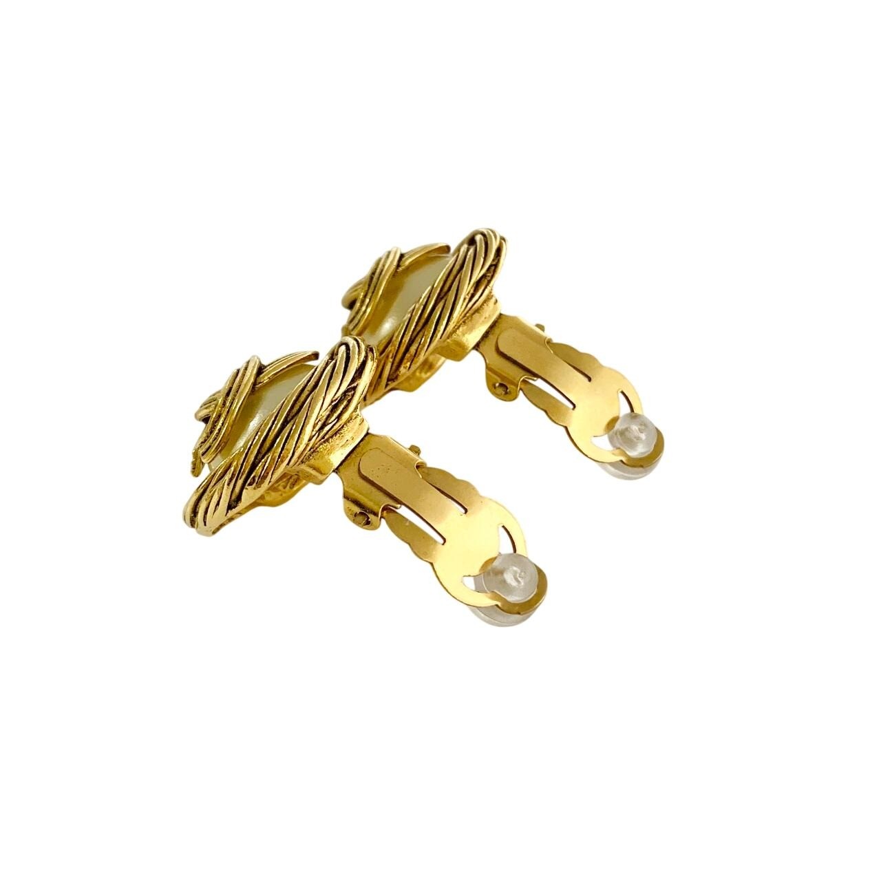 Chanel Authentic Vtg CC Logo Coco Mark Pearl Gold Chain Clip-On Earrings Used