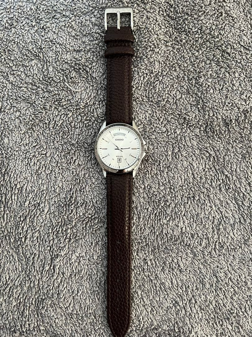 CASIO MTP-1370 Quartz Mens Watch Silver Dial Day Date Leather Band Unused