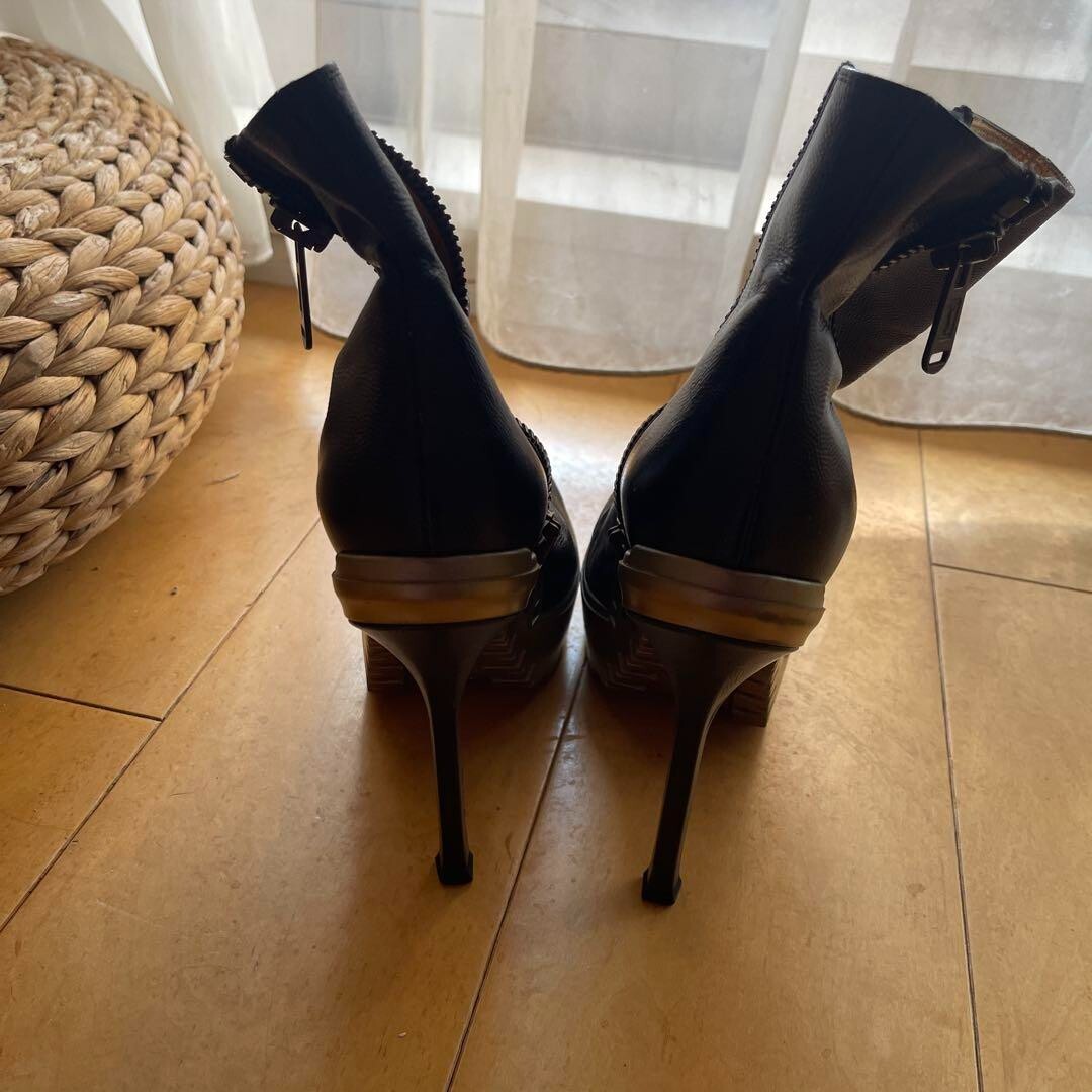 Yves Saint Laurent Black Gold Leather Stiletto Heels Boots Size 37 US 7