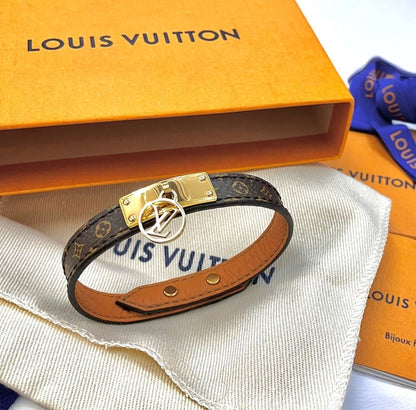 Excellent LOUIS VUITTON Logomania Bracelet LV Circle M4150 Used Japan Authentic