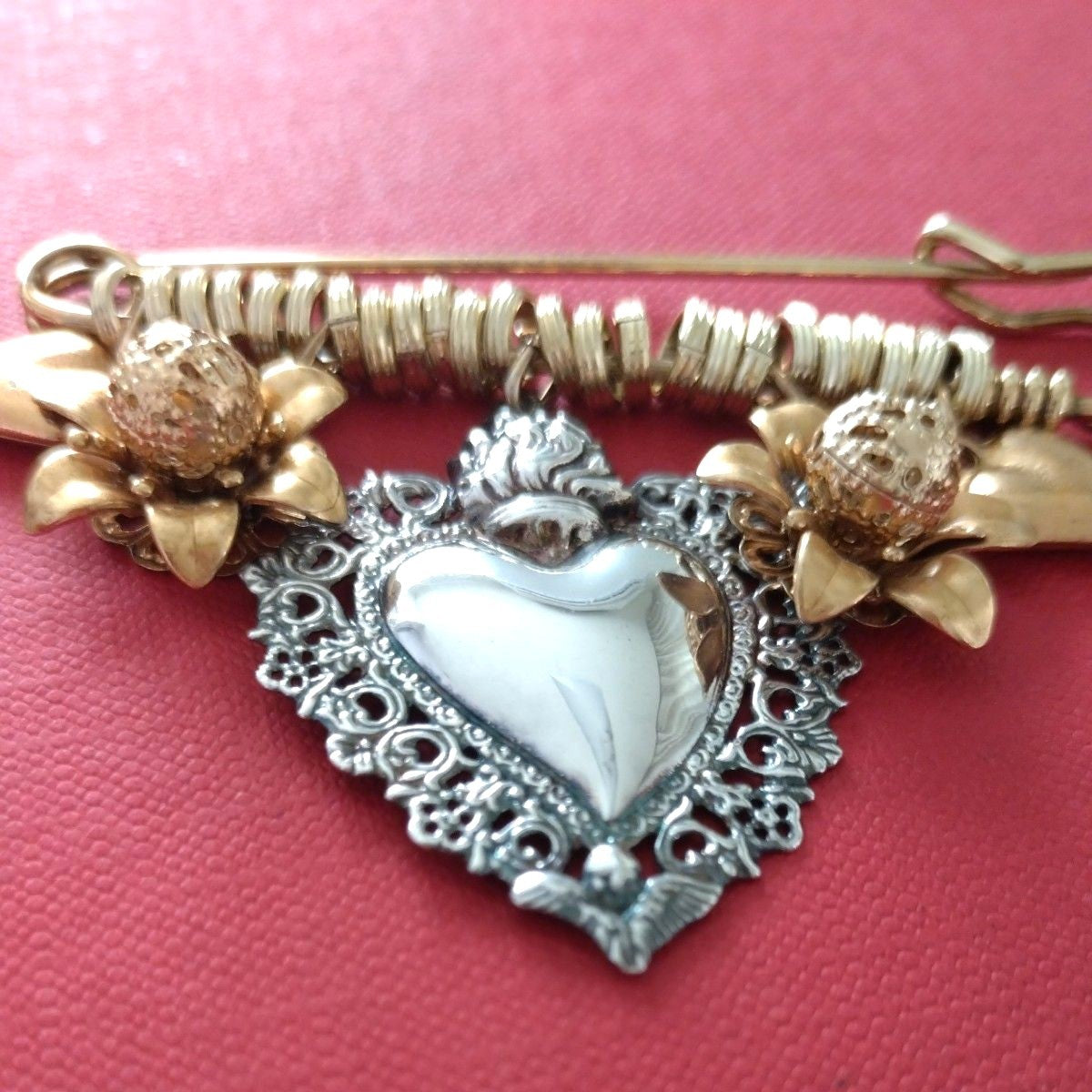 DOLCE&GABBANA Sacred Heart Charm Brooch Gold Silver Tone Flower Pin Italy 7.5cm