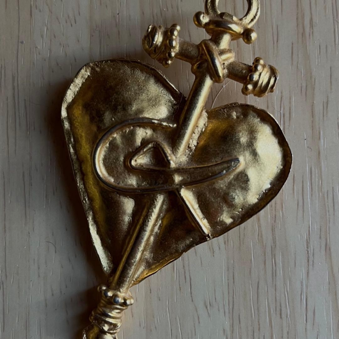 Christian Lacroix Gold Brooch Pendant Top Designer Fashion Jewelry Accessory