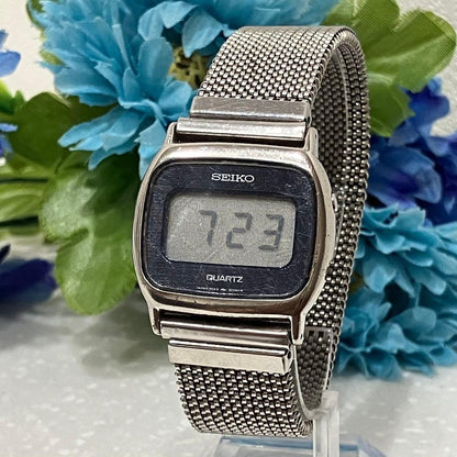 SEIKO F023-5000 Digital Quartz Watch Square Case Mesh Bracelet Silver Vintage