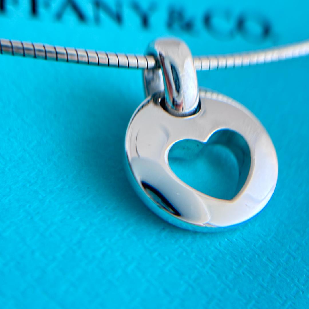 Excellent Tiffany & Co Silver 925 Cutout Heart Round Necklace Snake Chain 39cm
