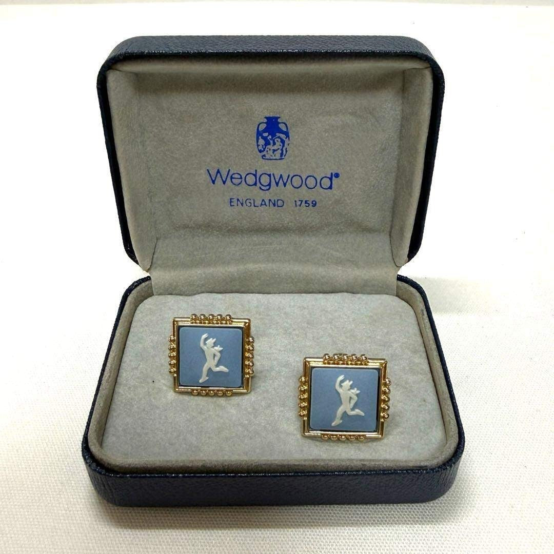 WEDGWOOD Jasperware Cufflinks Blue Gold Tone Frame Sportsman Motif England Box