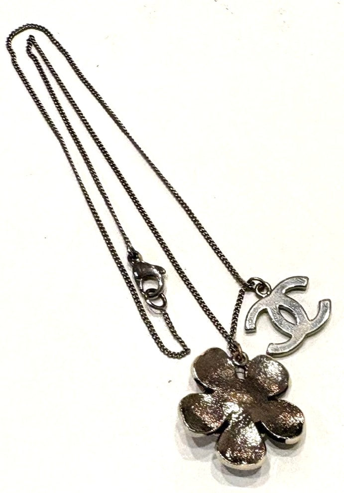 CHANEL CC Logo Camellia Flower Ladybug Dot Pendant Necklace Black Silver Vintage