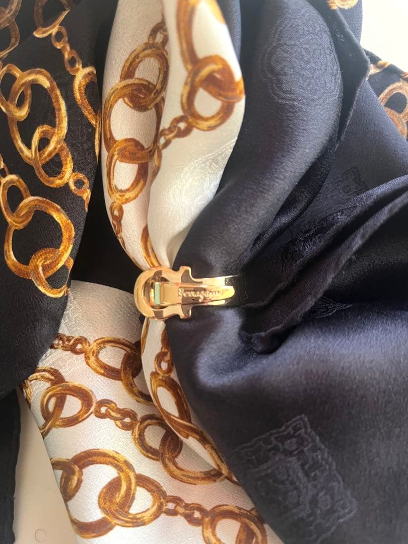 Salvatore Ferragamo Scarf Ring Gancini Gold Tone Metal Scarf Clip Italy Unused
