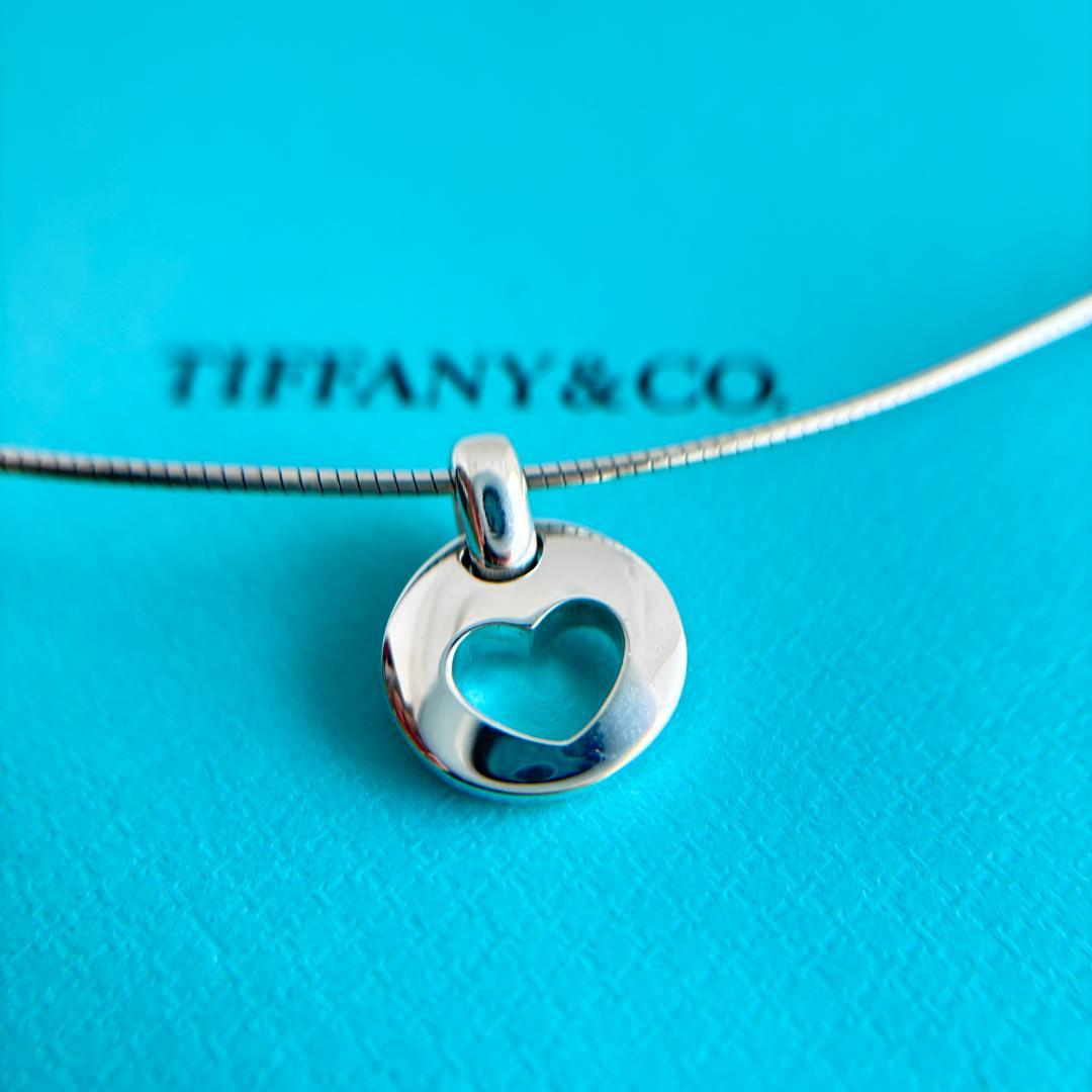 Excellent Tiffany & Co Silver 925 Cutout Heart Round Necklace Snake Chain 39cm