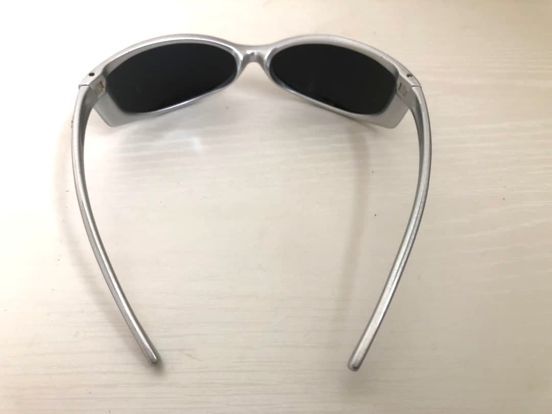 ARNETTE Vintage Wraparound Sunglasses Silver Frame Dark Lens Y2K Sporty Style