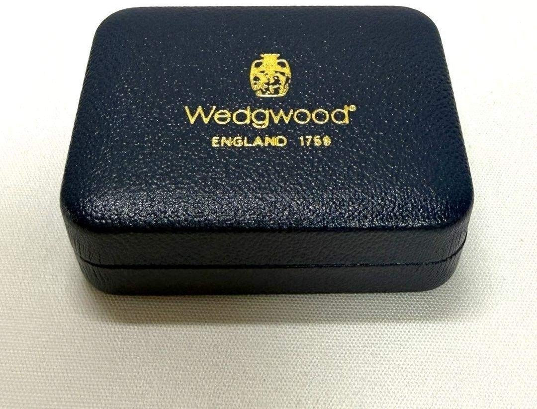 WEDGWOOD Jasperware Cufflinks Blue Gold Tone Frame Sportsman Motif England Box