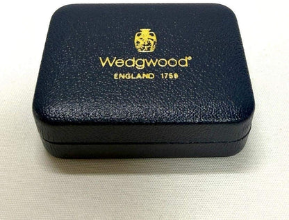 WEDGWOOD Jasperware Cufflinks Blue Gold Tone Frame Sportsman Motif England Box
