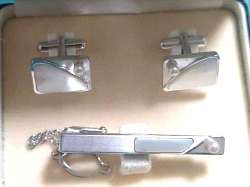 Mikimoto Pearl Island Cufflinks Tie Bar Set Silver Mother of Pearl Vintage Japan