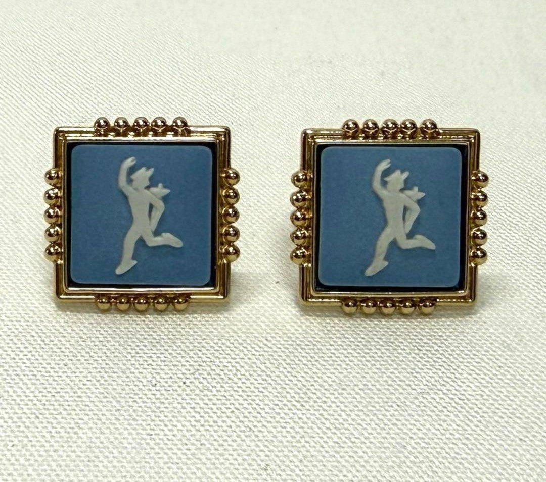 WEDGWOOD Jasperware Cufflinks Blue Gold Tone Frame Sportsman Motif England Box