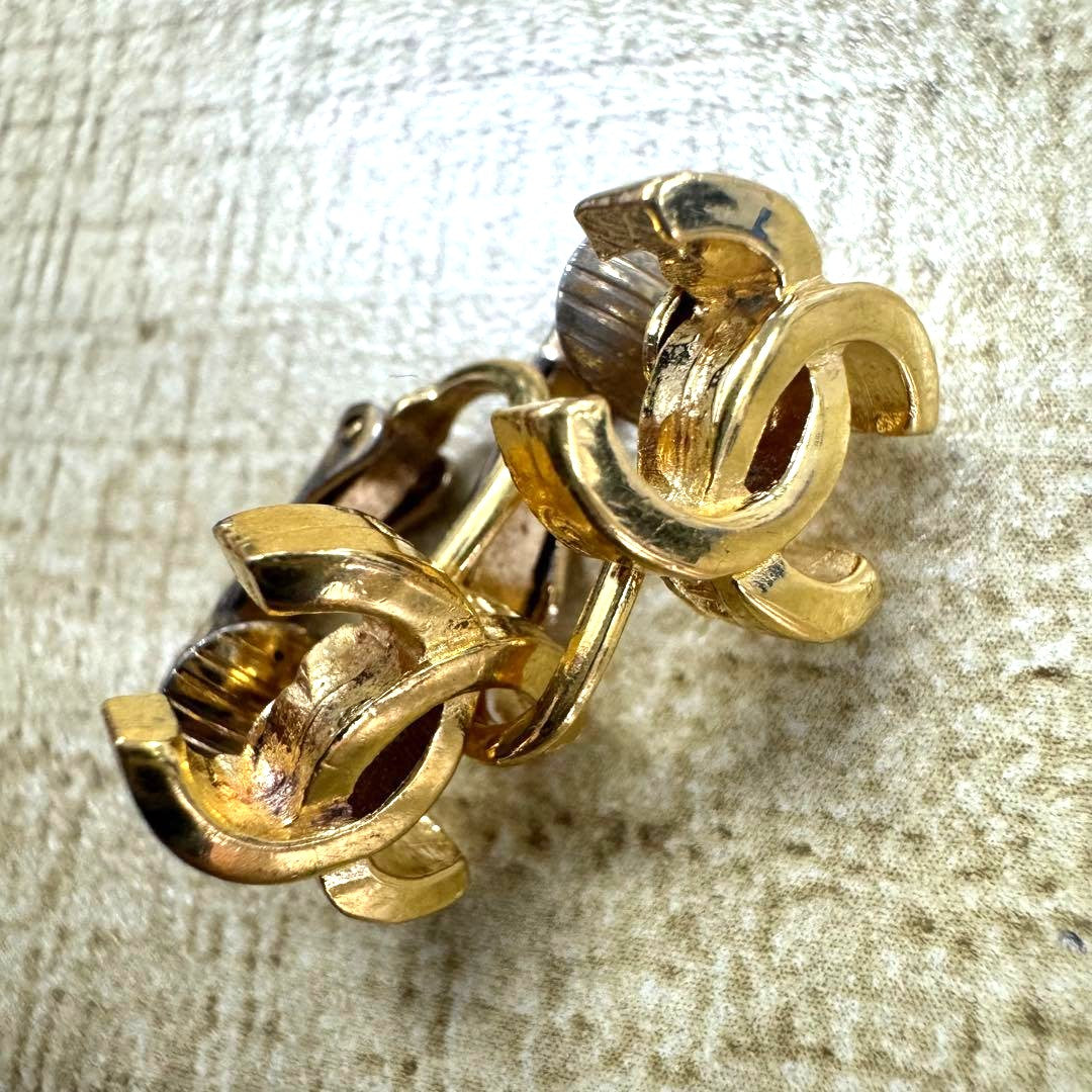 CHANEL CC Logo Clip-On Earrings Gold Tone GP Vintage Authentic Pair 1.2cm