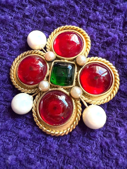 CHANEL Vintage Brooch Gripoix Red Green Glass Pearl Gold HW Made in France Used