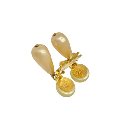 CHANEL Vintage CC Logo Teardrop Pearl Clip Earrings 95P Gold Made in France