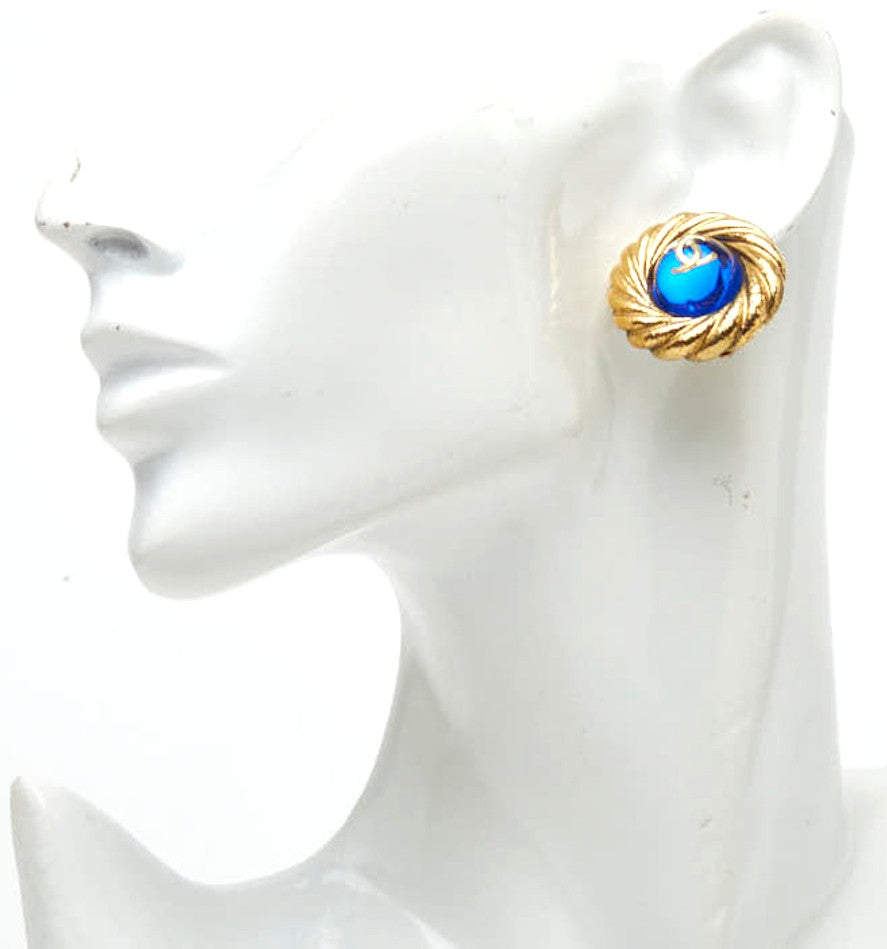 CHANEL CC Logo Gripoix Vintage Round Clip Earrings Gold Blue Glass France